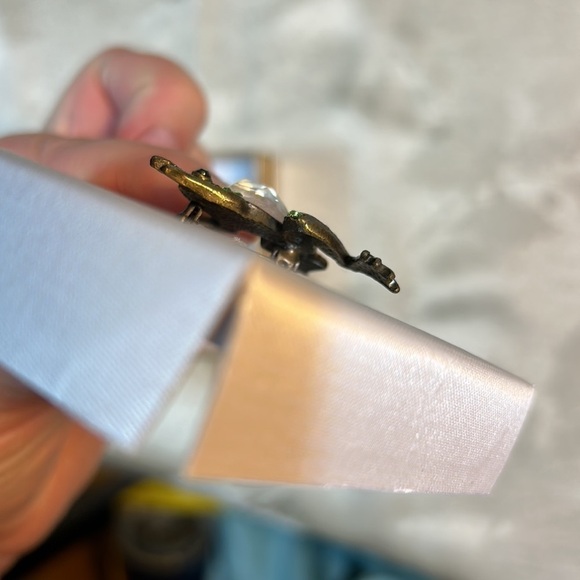 Frog Brooch - Picture 3 of 3